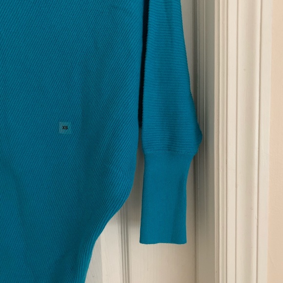 Express Women’s Tunic Sweater 3/4 Sleeve Knit Blouse- XS- NWT - Picture 3 of 8